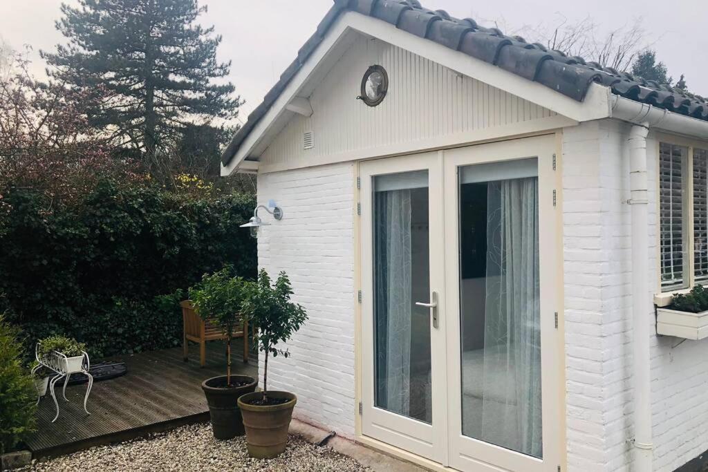 Tiny House In Tuin Van De Statige Villa Mariahof Ντόρντρεχτ Εξωτερικό φωτογραφία
